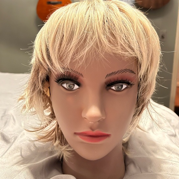 3 New Blonde and Brown pixie style synthetic wigs. - Picture 8 of 16